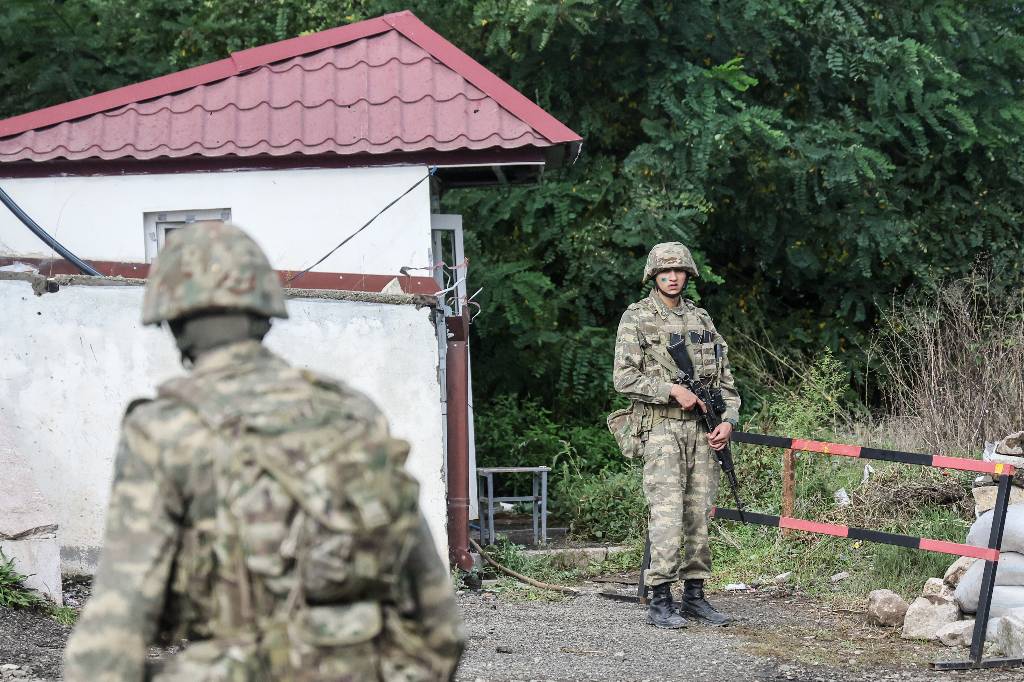 Баку заявил об убийстве азербайджанского военного армянским снайпером