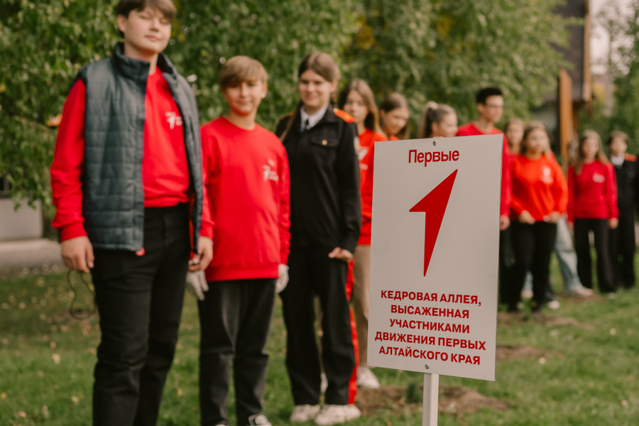 Открытие "Аллеи первых" в Алтайском крае. Обложка © Предоставлено Лайфу