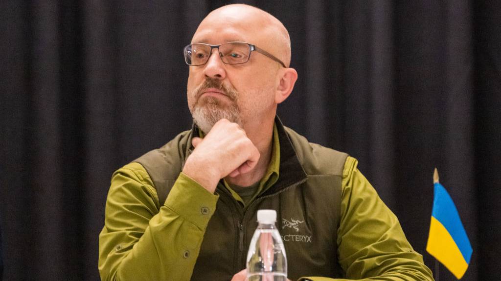 Эксперты объяснили, почему отправили в отставку главу Минобороны Украины Резникова
