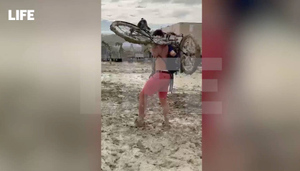 Россиянин показал видео с фестиваля Burning Man, где застряло 70 тыс. человек