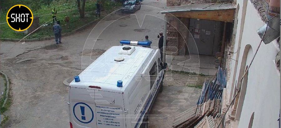 СВУ, начинённое порохом, взорвалось у военкомата в Петербурге. Фото © SHOT