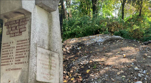 На Украине снесли ещё четыре памятника советским воинам