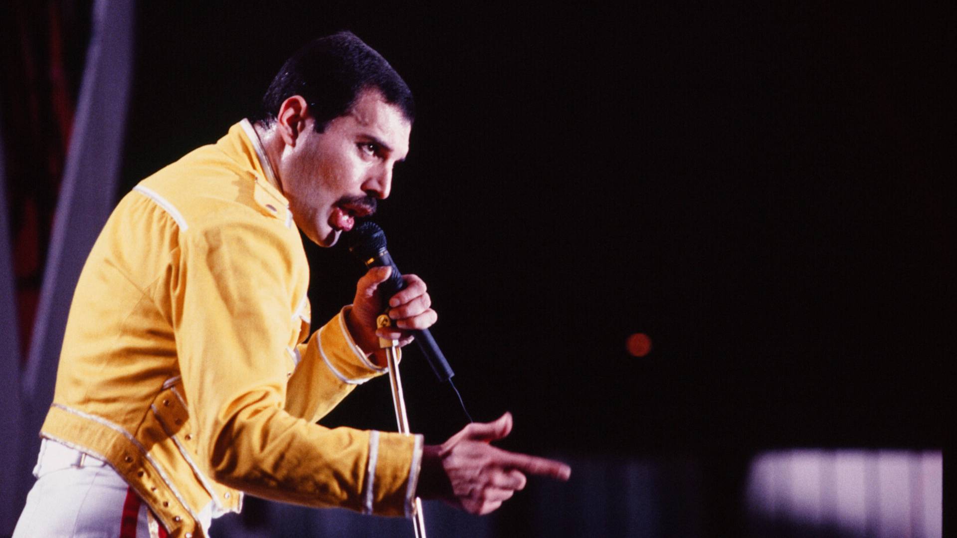 Черновик Богемской рапсодии группы Queen продали на аукционе за 1,4 млн фунтов
