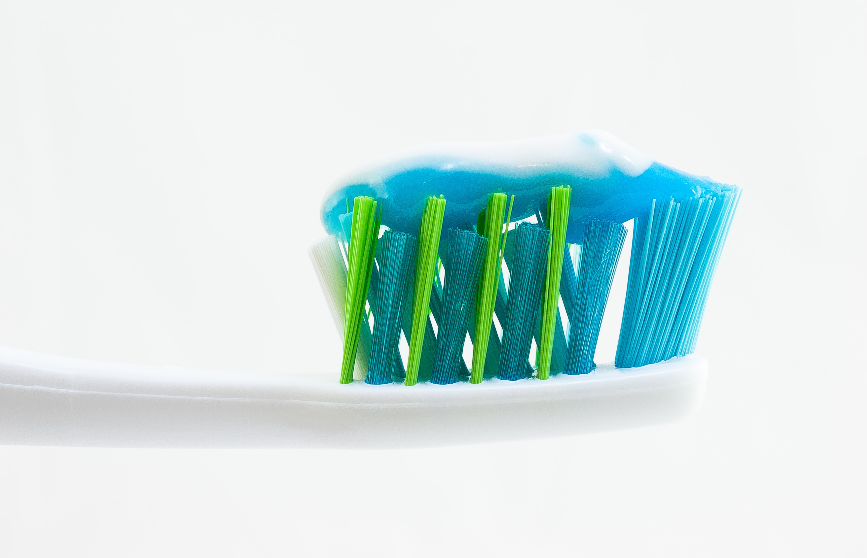 Стоматолог раскрыла обман рекламы зубной пасты