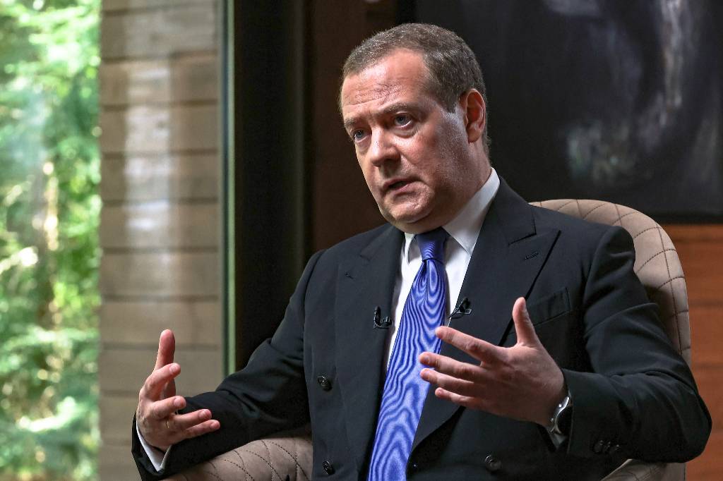 Медведев: Портал Я в России может стать инструментом партийного контроля