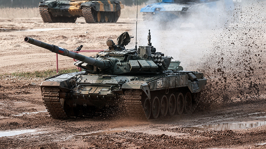 <p>Основой для нового робота-танка станет менее современная, но более дешёвая и доступная платформа T-72Б3. Обложка © ТАСС / Сергей Фадеичев</p>