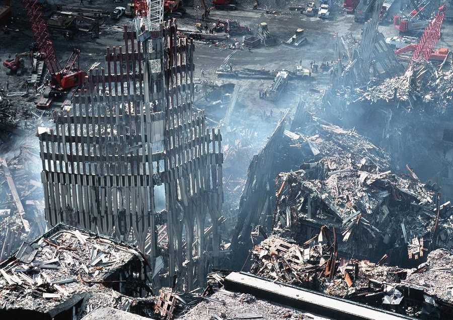 <p>Последствия взрыва двух башен Всемирного торгового центра. Обложка © ТАСС / DPA / Lennie Falcon</p>