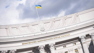 Украина хочет запретить въезд в страну певице из Китая, исполнившей "Катюшу" в Мариуполе