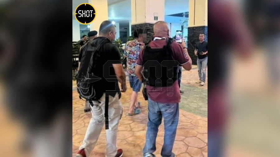 Кадры задержания гражданина Таиланда Макака Киттипума, угрожавшего пистолетом гражданке РФ. Обложка © T.me / SHOT