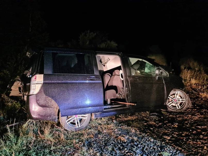 Попавший в ДТП в Туве автомобиль "Хонда". Обложка © VK / МВД по Республике Тыва