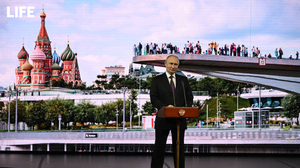 Путин поздравил москвичей с Днём города