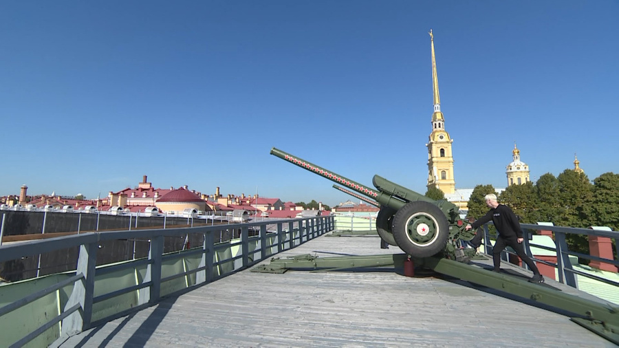 Певец Shaman выстрелил из пушки в Петропавловской крепости. Обложка © Телеканал "Санкт-Петербург"