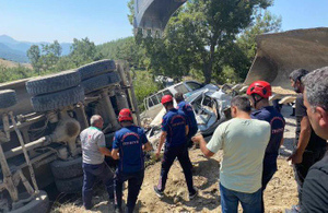В Турции грузовик протаранил толпу молящихся, есть погибшие