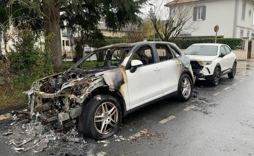 Сожжено на 10% меньше машин: В МВД Франции похвастались 