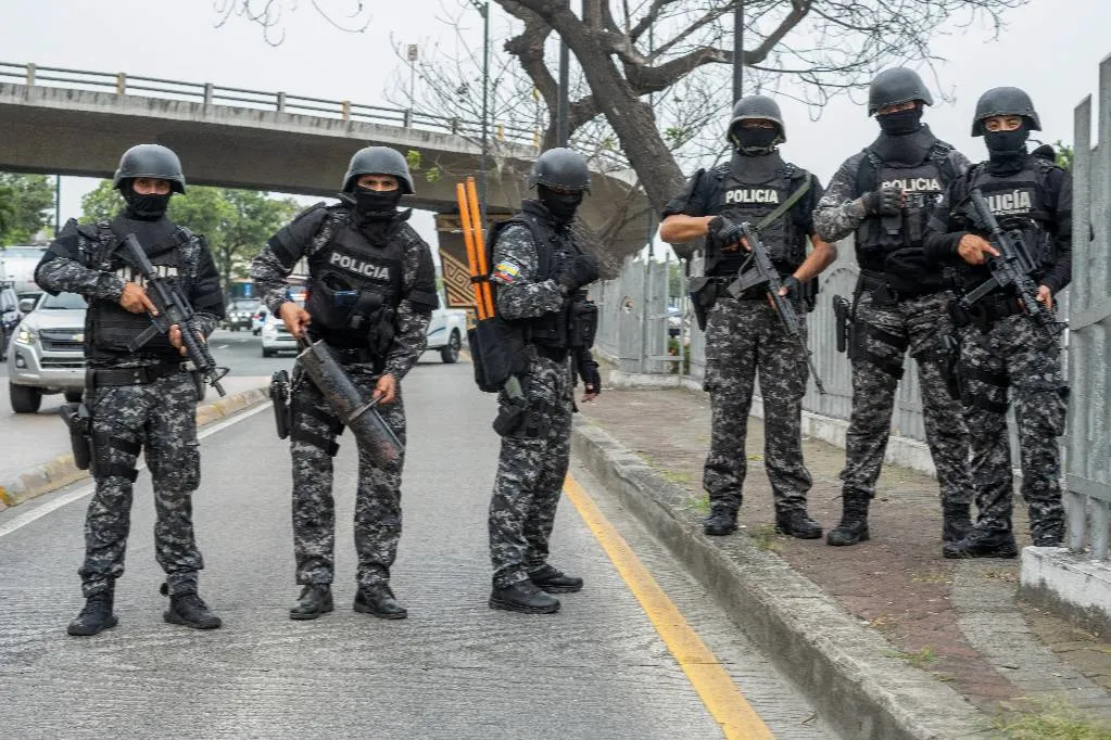 МИД РФ обратился к Правительству Эквадора, где мафия подняла мятеж и захватила заложников