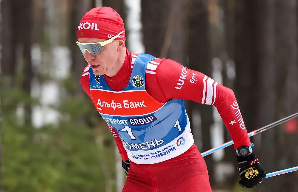 Большунов выиграл 13-ю лыжную гонку подряд на Кубке России