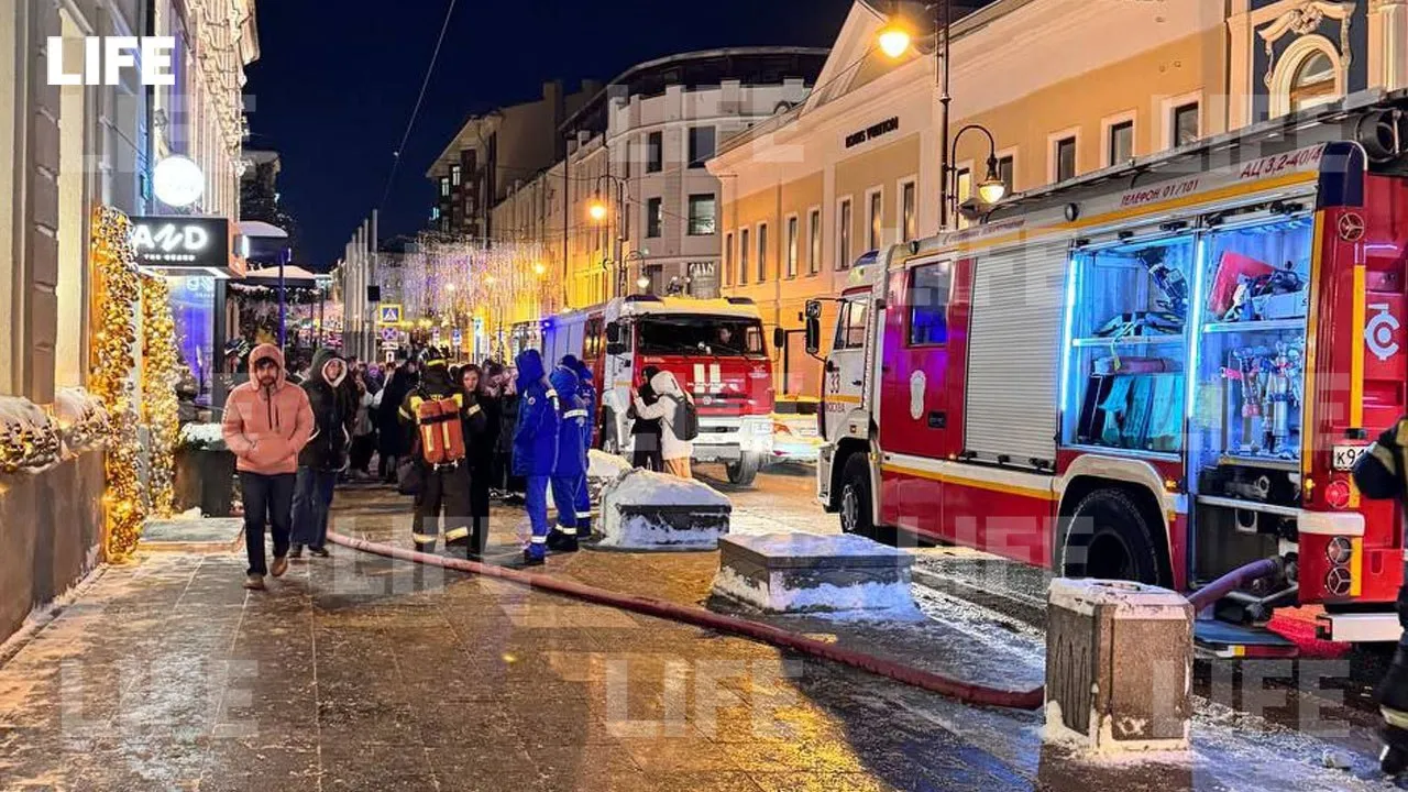 В центре Москвы загорелся ресторан, людей эвакуировали