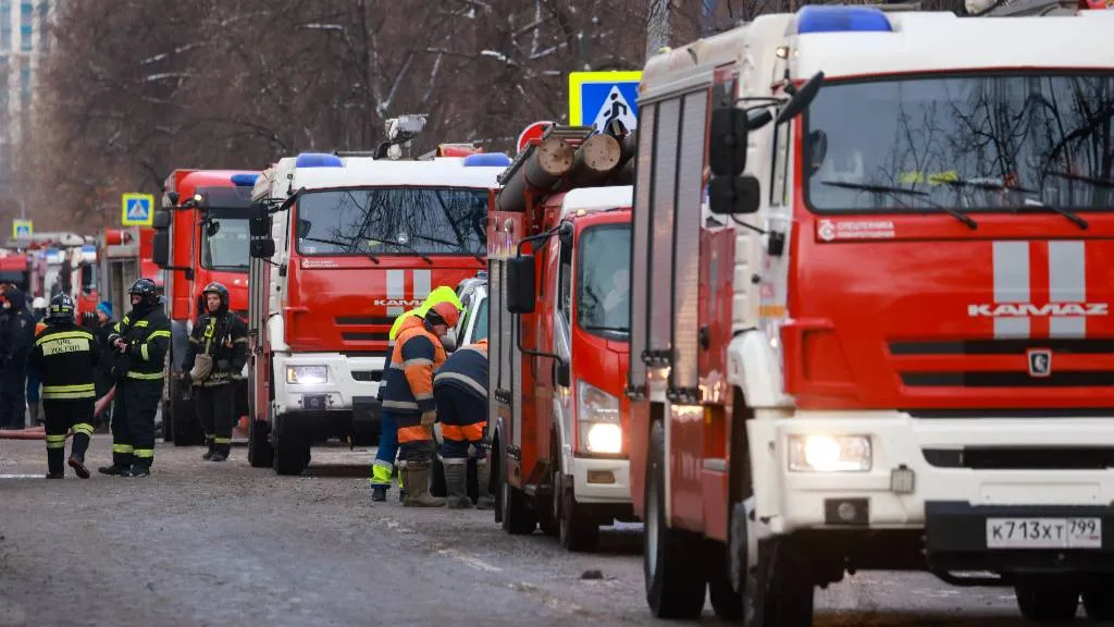 Трое взрослых и ребёнок погибли во время пожара в московской квартире