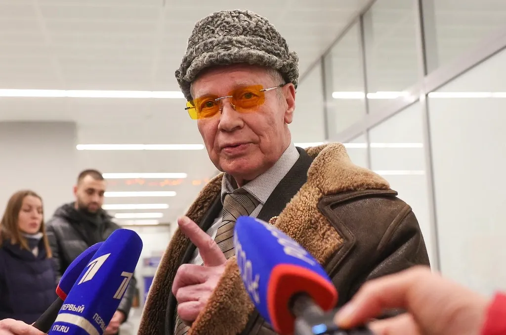 Выдворенный из Латвии 82-летний пенсионер прилетел в Калининград