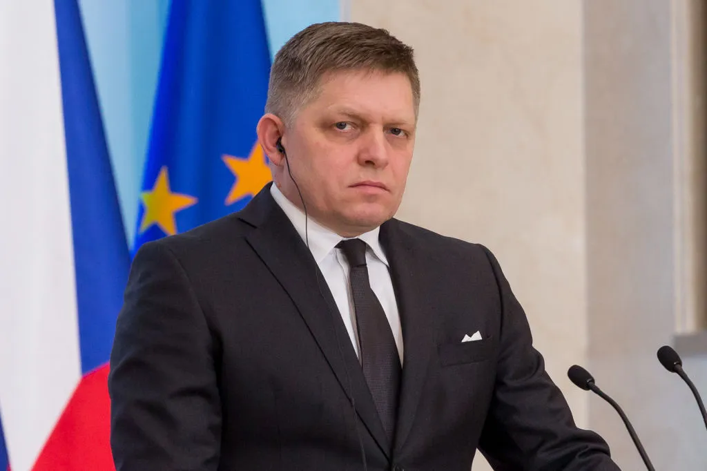 Премьер Словакии пообещал, что не даст лишить Венгрию права голоса в ЕС
