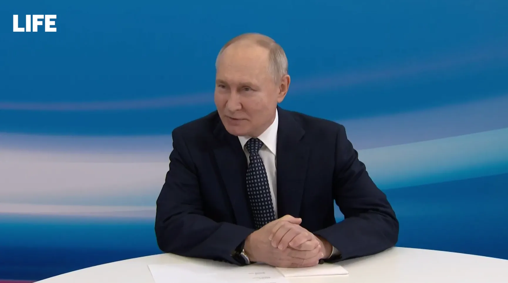 Путин проводит первое мероприятие в качестве кандидата в президенты России