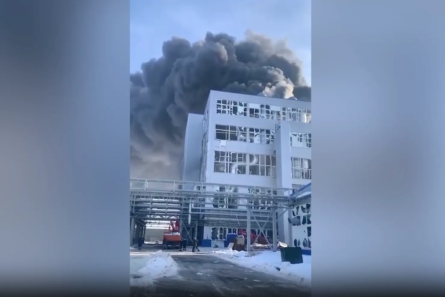 Пожар на заводе в Шахтах ликвидировали, количество пострадавших увеличилось до 9
