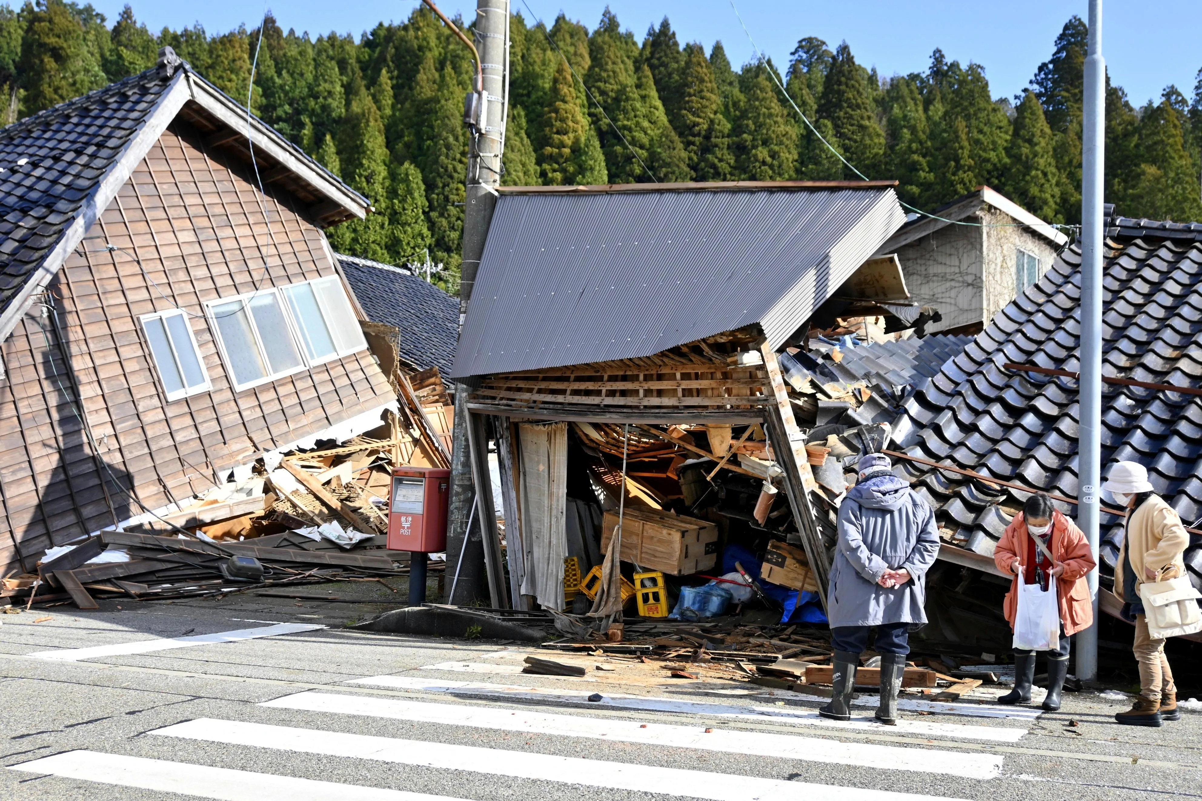 Число жертв серии мощных землетрясений в Японии уже перевалило за полсотни