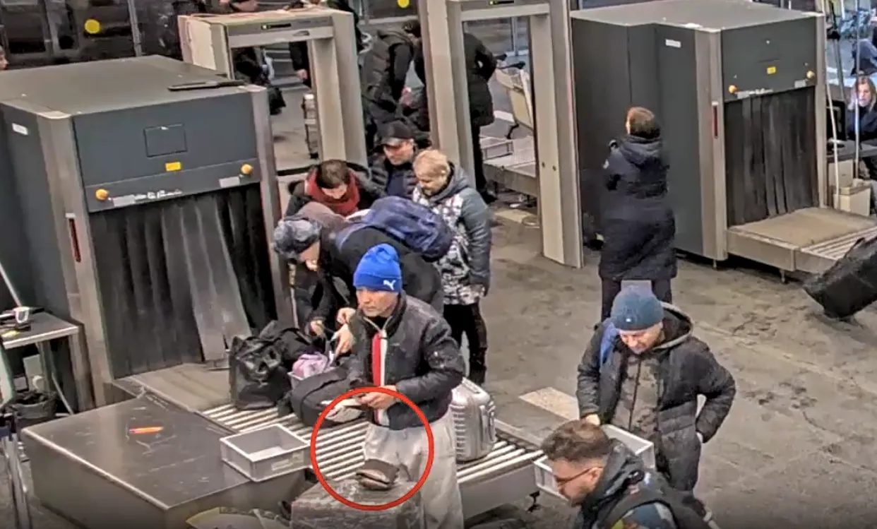 В аэропорту Внуково полицейские задержали вора, похитившего женскую сумку