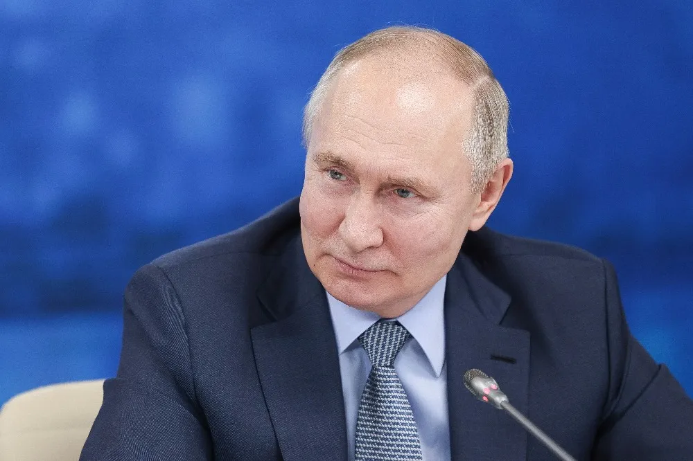 Путин заявил, что обнажающим гениталии чудикам не место в элите страны