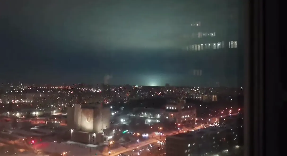 Жители Челябинска заметили странные вспышки в небе