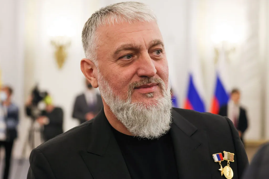 Путин присвоил звание "генерал-майор" Адаму Делимханову