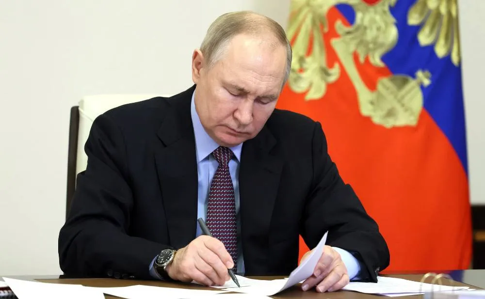 Путин упростил получение гражданства для иностранцев-контрактников и членов их семей