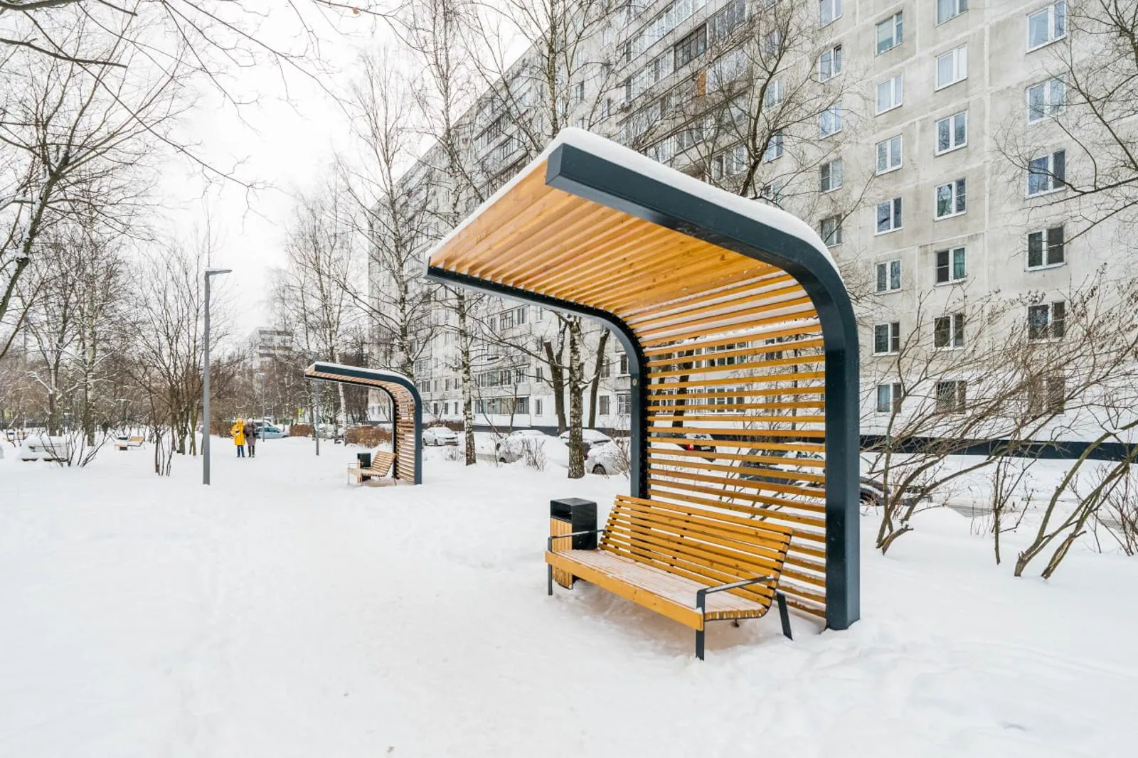 В Москве благоустроили территорию возле городского вокзала Лианозово