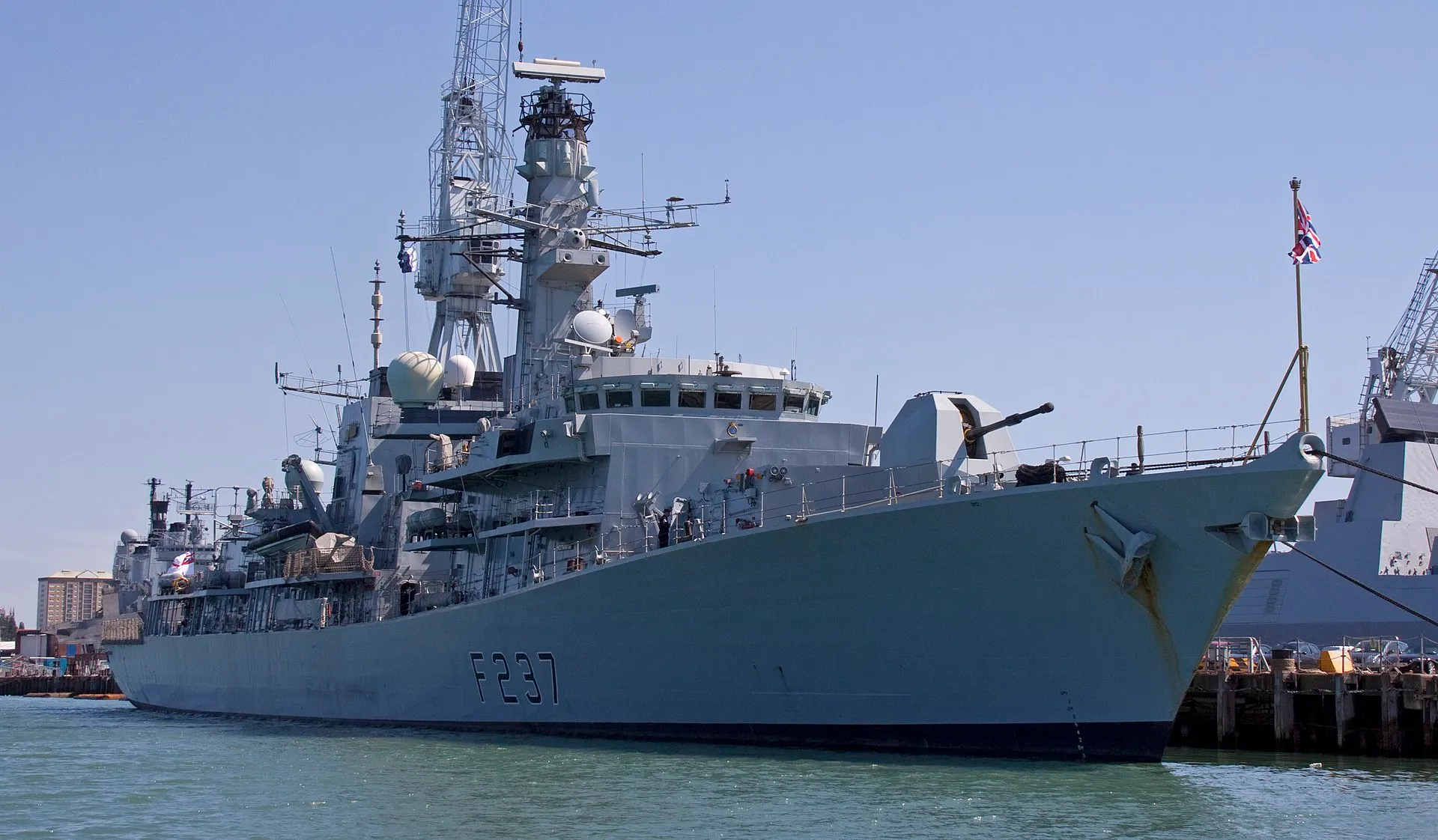 Британия выводит из строя военные корабли из-за дефицита матросов