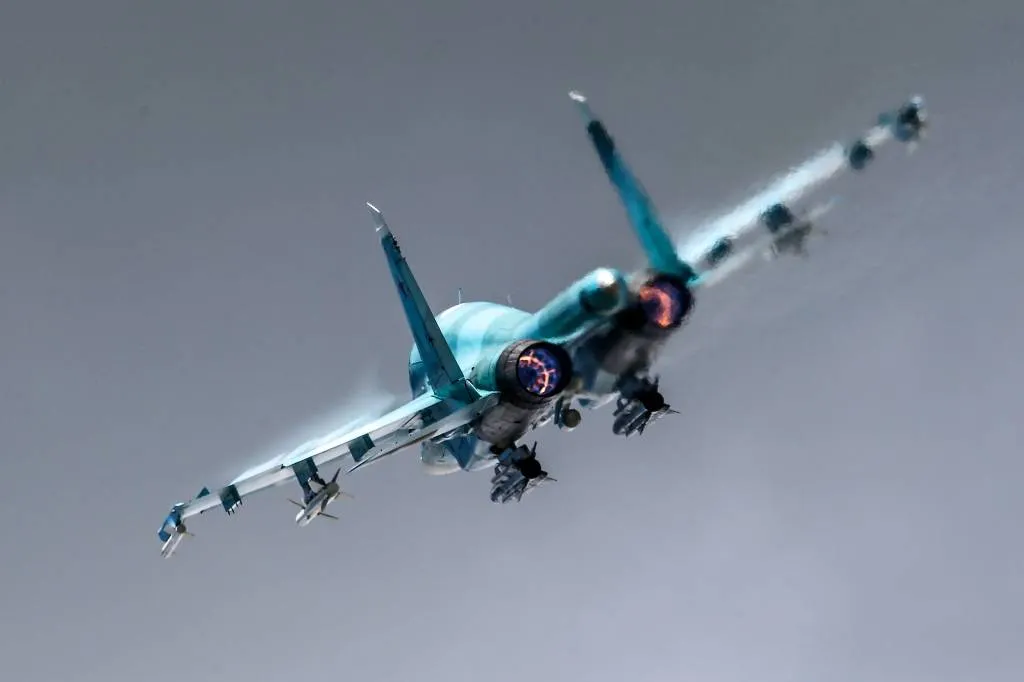 Российские Су-34 отработали авиабомбами по укрепрайону и живой силе ВСУ