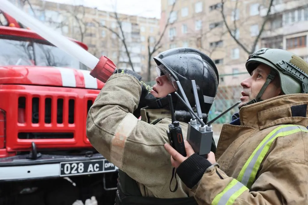В Петербурге двое детей погибли при пожаре в коммуналке, их мать в больнице