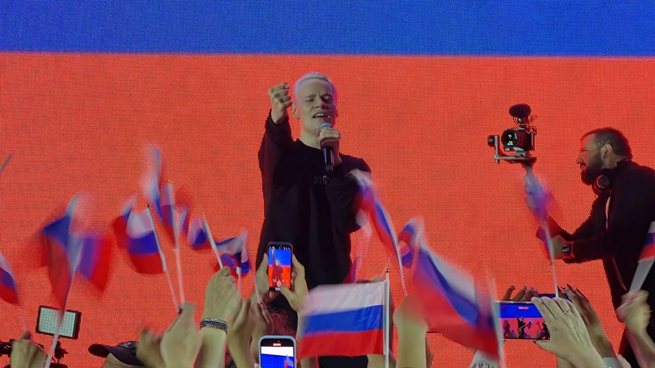 «Я — русский»: Shaman на VK Fest назвал свои любимые книги, не обошлось без каламбура