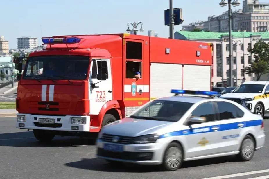 Утром на заводе в подмосковных Люберцах вспыхнул пожар