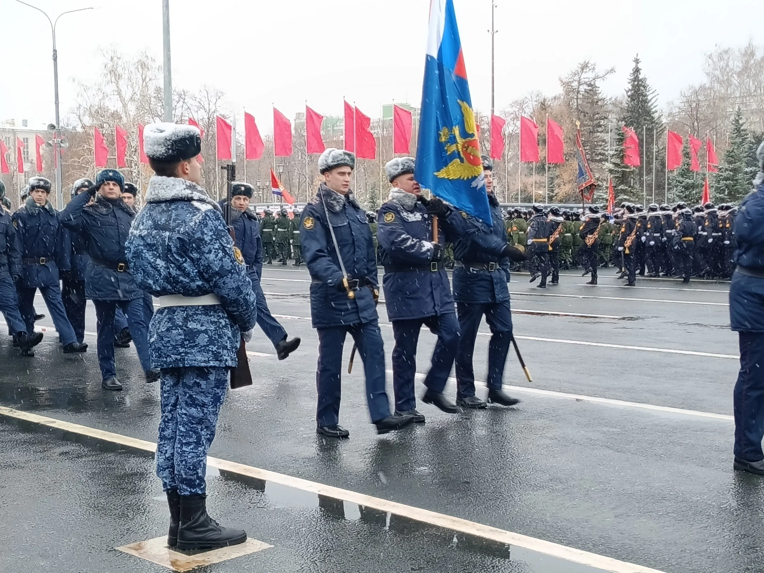 В Самаре стартовал Парад Памяти, посвящённый шествию в Куйбышеве во время ВОВ