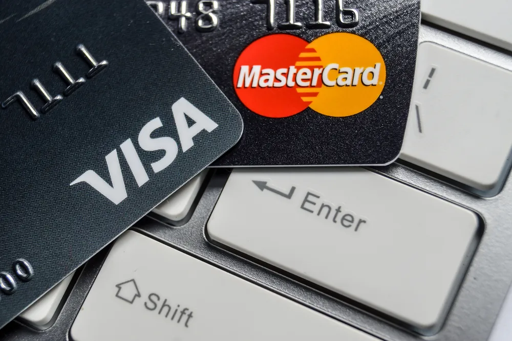 На Украине перестали работать карты Visa и Mastercard