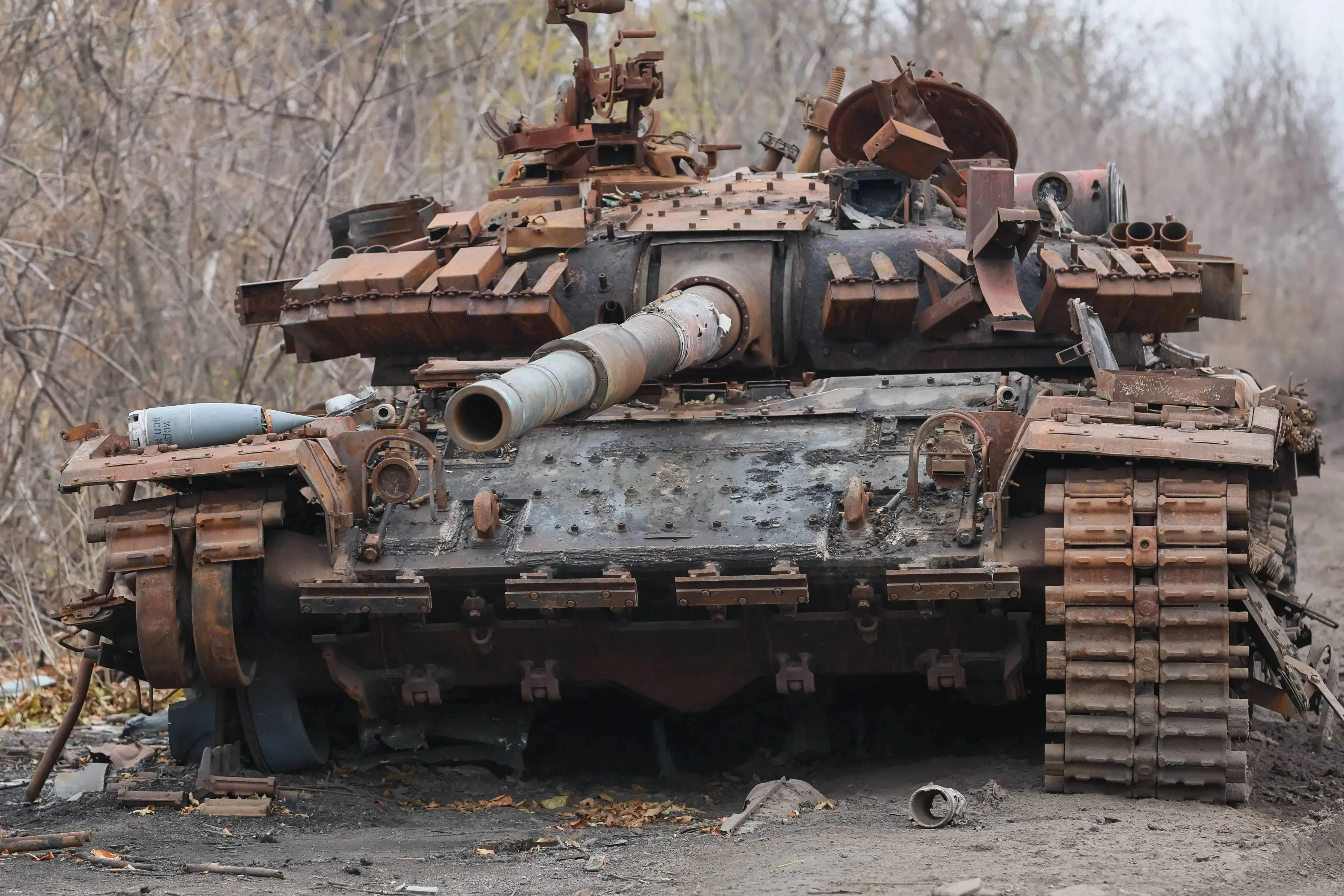 Российские военные превратили в металлолом три украинских танка в Курской области