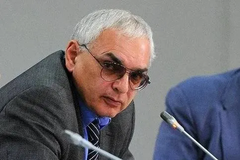 Неуместно: Карен Шахназаров призвал к отмене новогодних праздников в период СВО