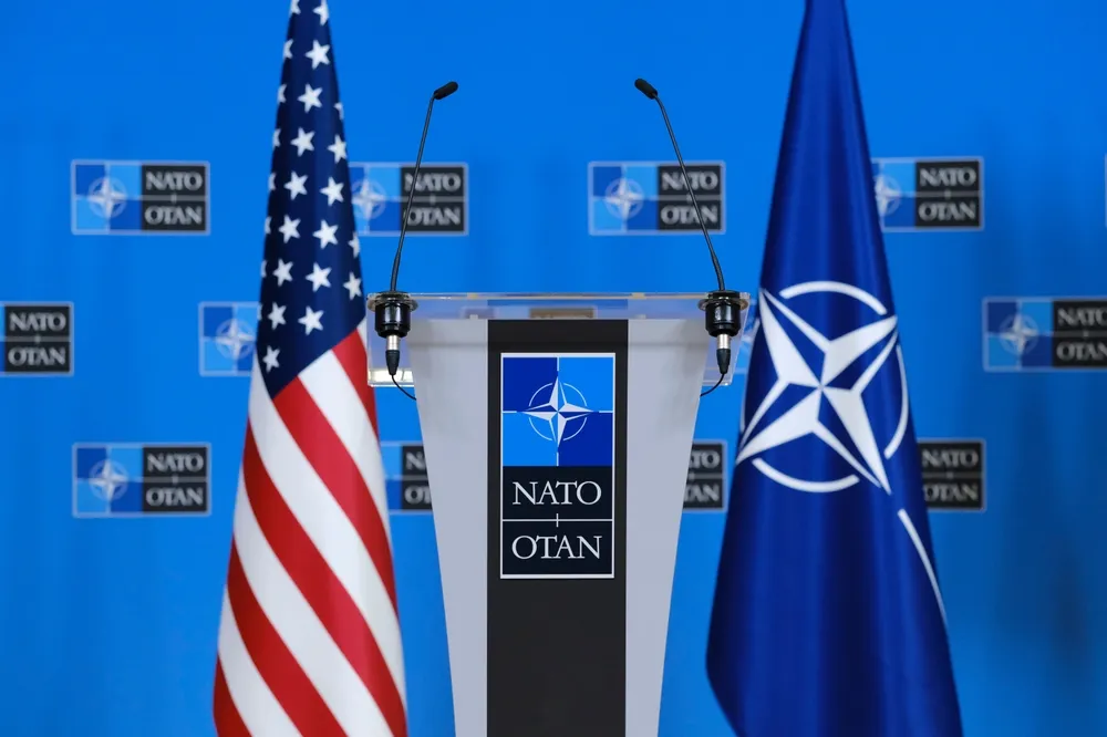 Депутат Слуцкий: Призывы наращивать военный потенциал НАТО — польза лишь для США