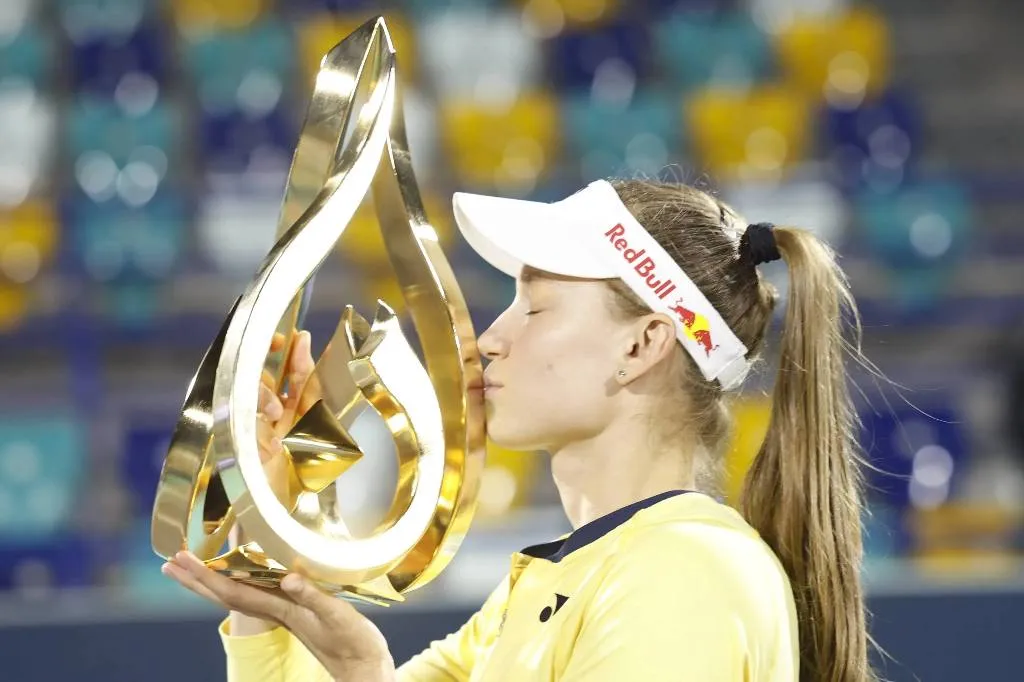 Рыбакина обыграла Касаткину в финале WTA 500 в Абу-Даби и заработала $1 млн