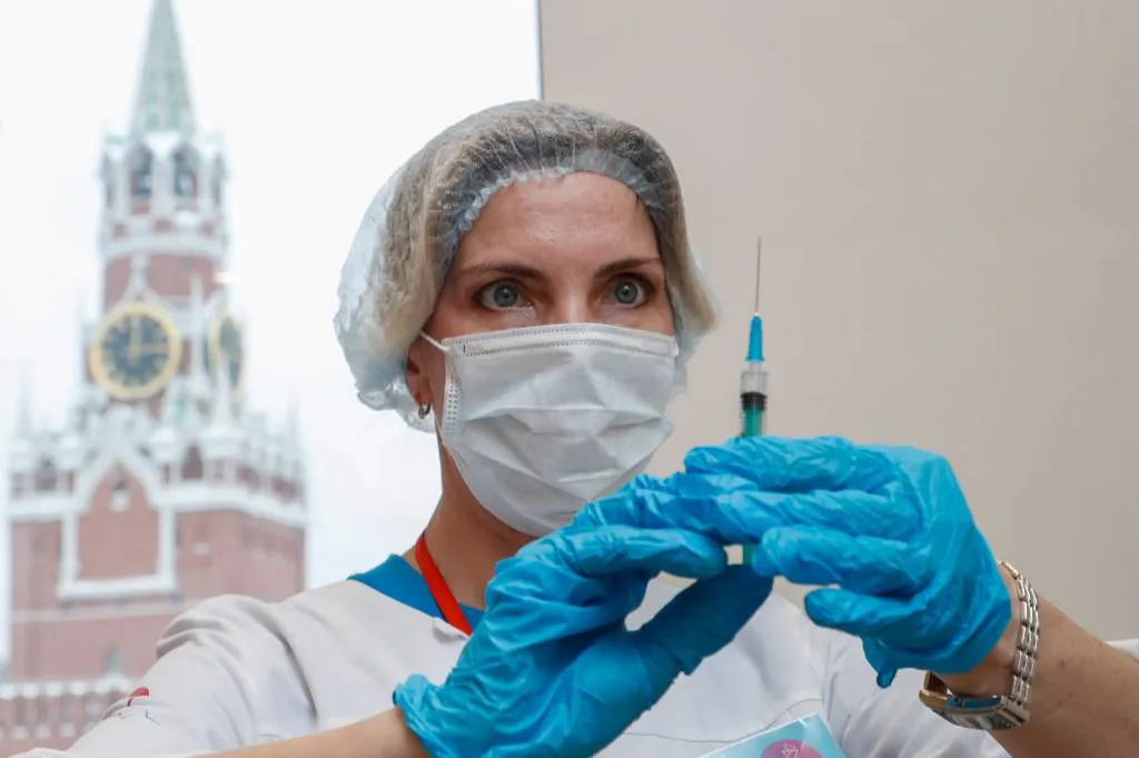 Власти Москвы рассказали о ситуации с вакцинацией от кори и коронавируса