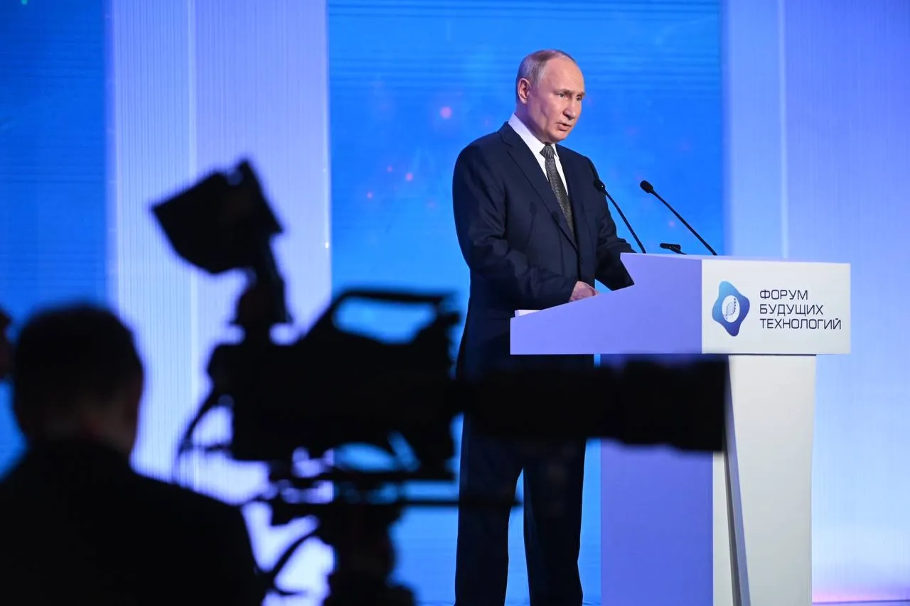 Путин поручил расширить сеть национальных медицинских исследовательских центров