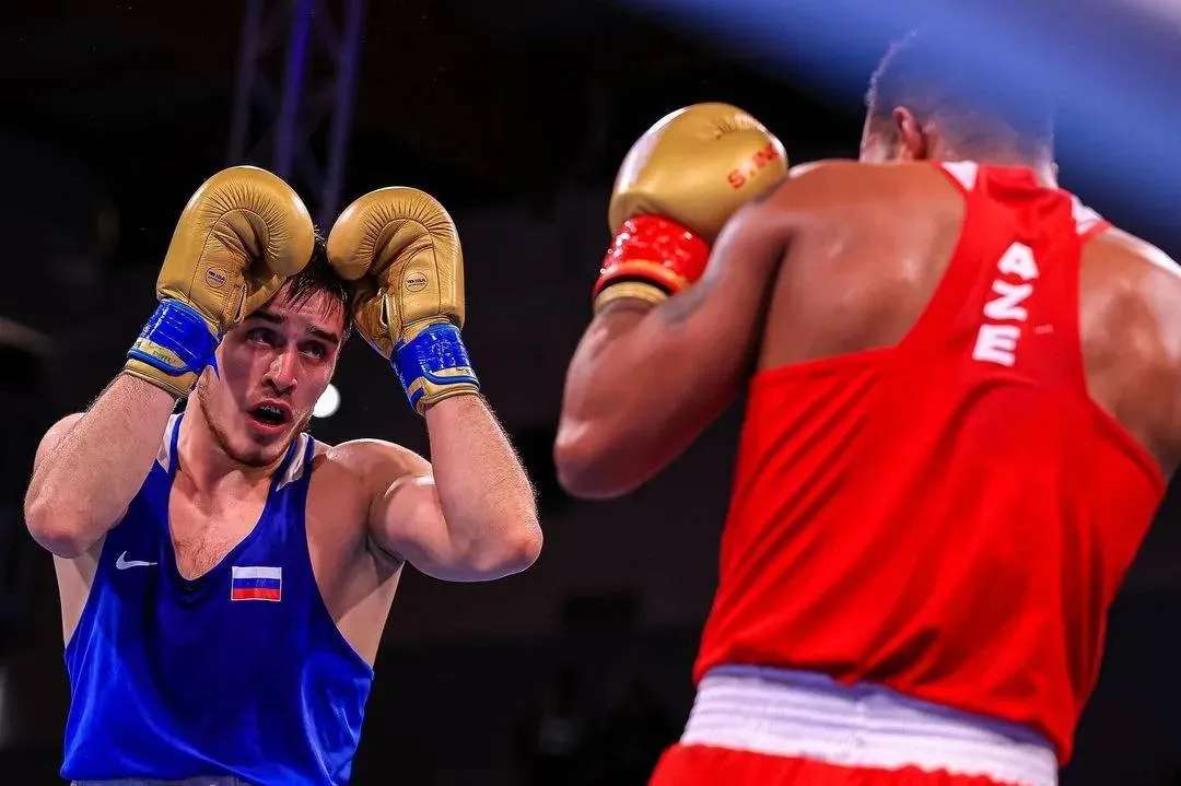 Российский боксёр Атаев полчаса избивал азербайджанца и стал чемпионом мира