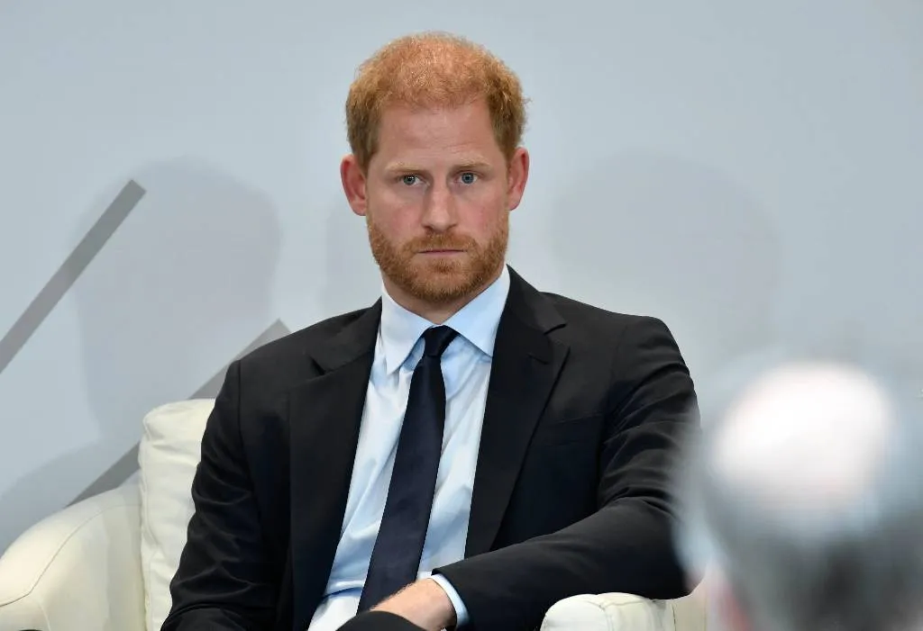 Принц Гарри намерен вернуться в королевскую семью ради отца