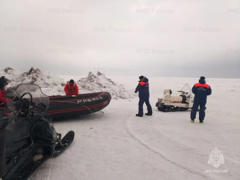 Сахалинские рыбаки отправились в незапланированный круиз по Охотскому морю на льдине