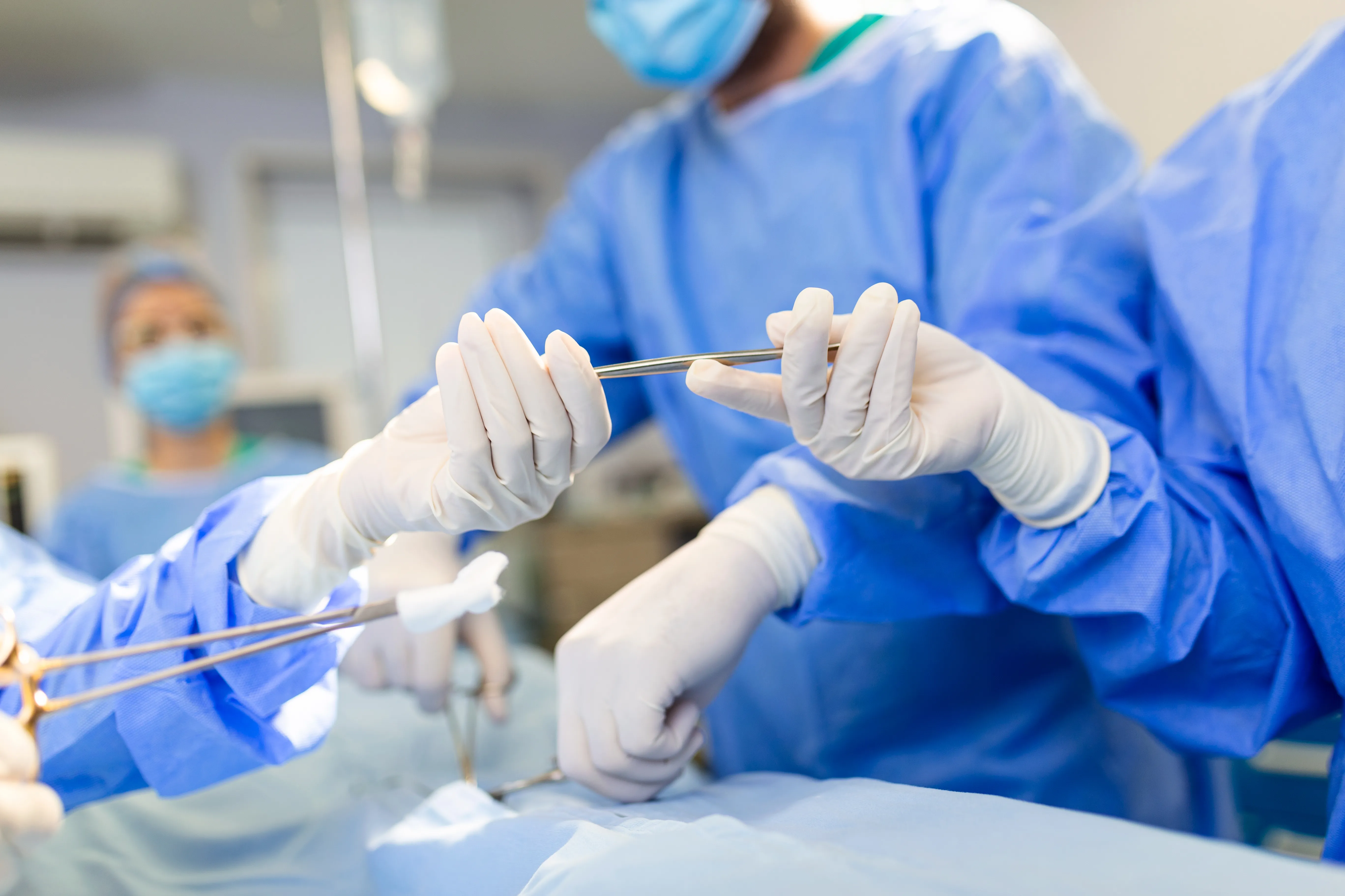В Подмосковье врачи удалили 59-летней пациентке опухоль размером с арбуз